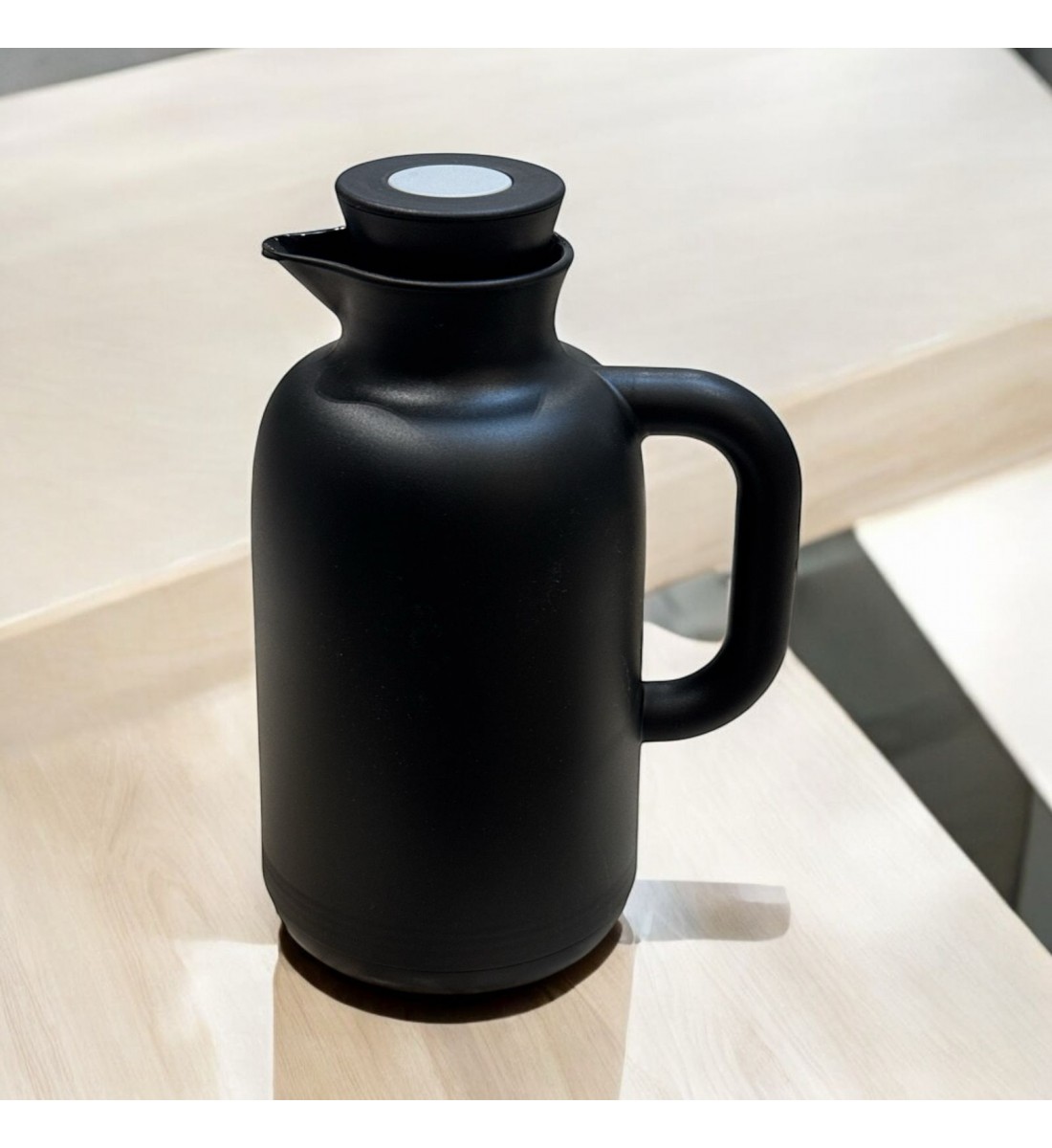 ترمس اسود 1لتر ترمس اسود 1لتر