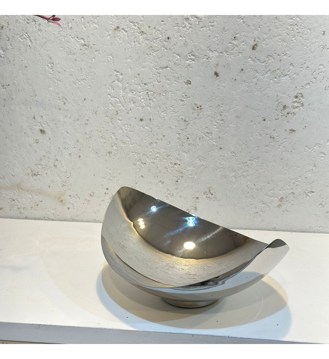 Crescent-shaped stainless steel serving bowl 30 x 23 x 13 cm