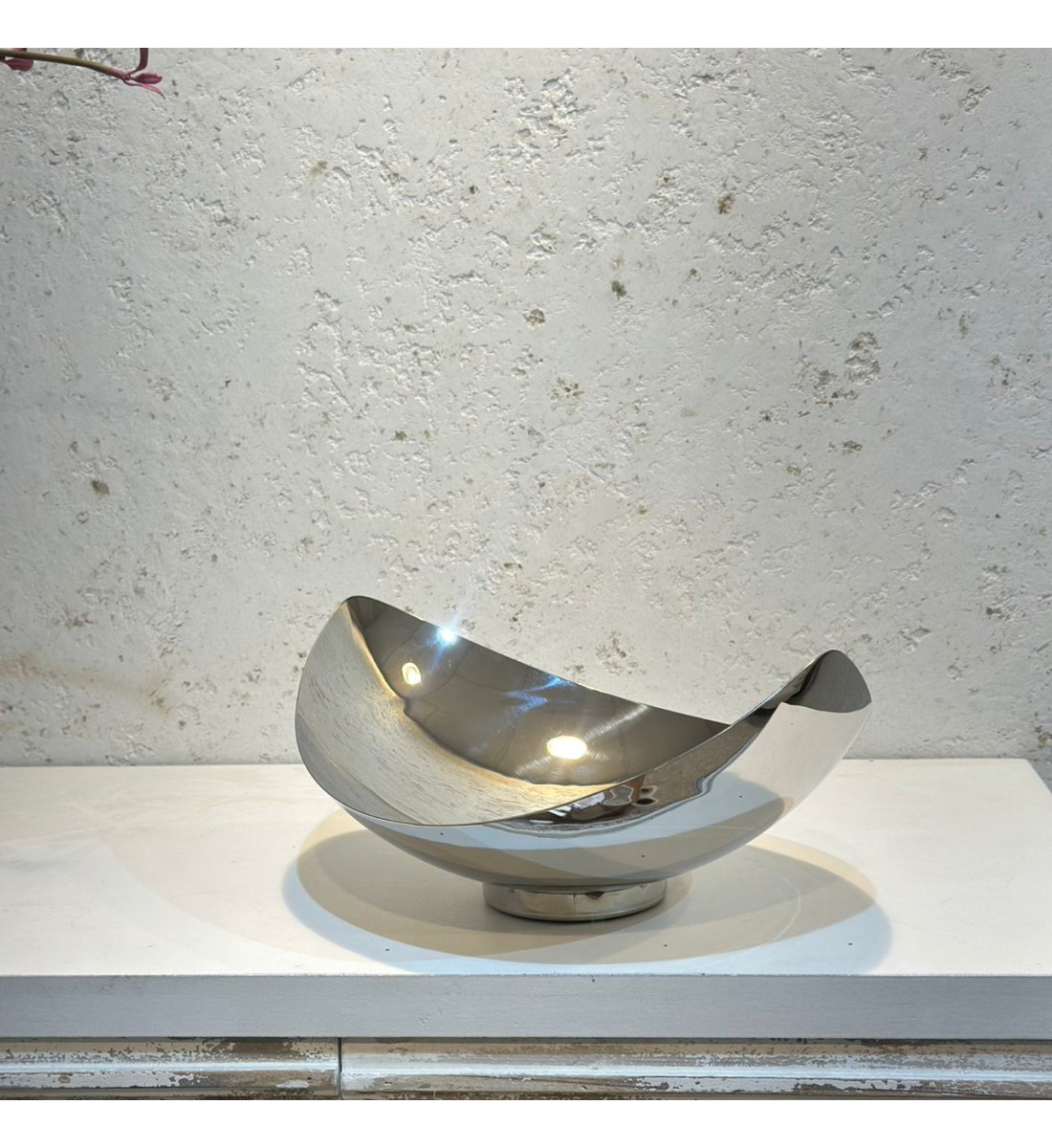 Crescent-shaped stainless steel serving bowl 30 x 23 x 13 cm