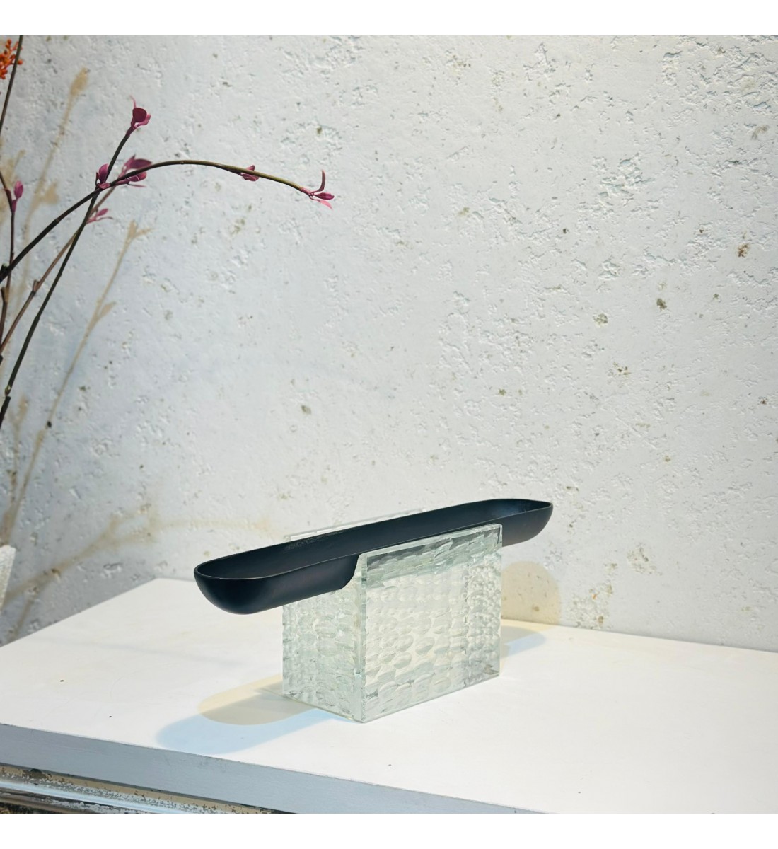 ستاند تقديم اسود كبير بقاعدة شفافة 34×8×12سم