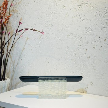 ستاند تقديم اسود كبير بقاعدة شفافة 34×8×12سم