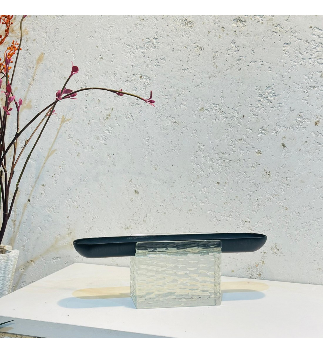 ستاند تقديم اسود كبير بقاعدة شفافة 34×8×12سم