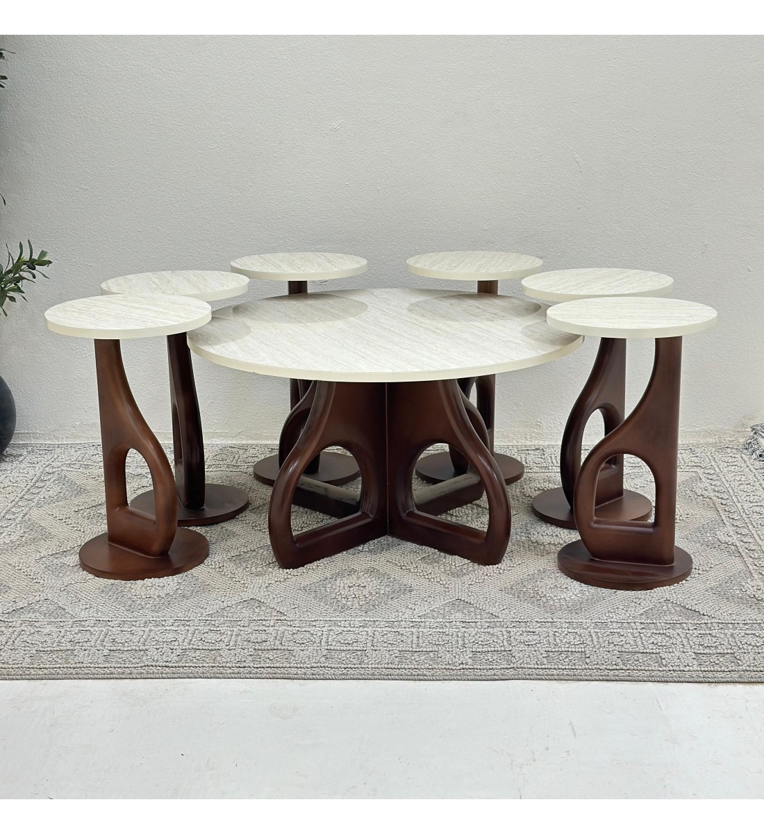 طقم طاولات 7قطع سطح بديل الرخام ملمس ناعم قاعده خشب لون بني طقم طاولات 7قطع سطح بديل الرخام ملمس ناعم قاعده خشب لون بني