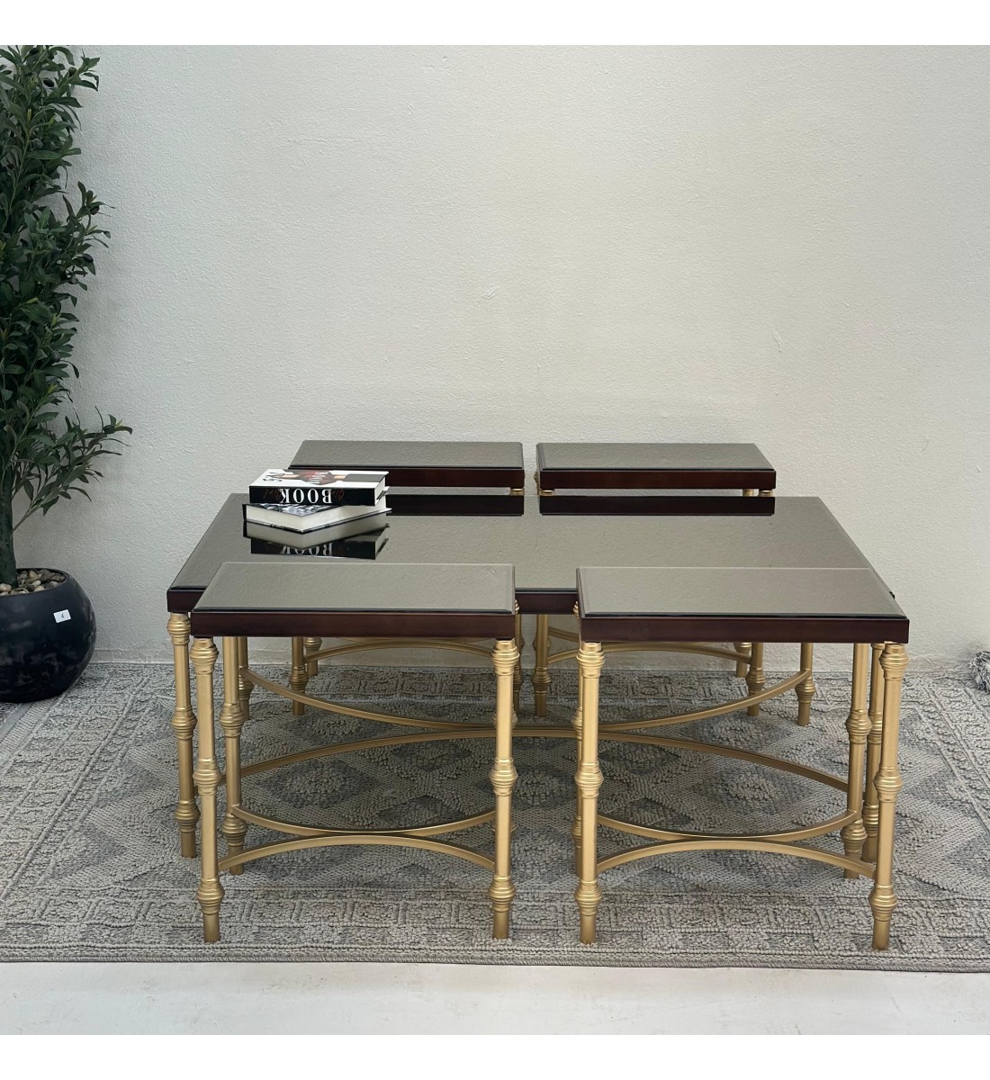 طقم طاولات 5 قطع سطح مرايا قاعده حديد لون ذهبي