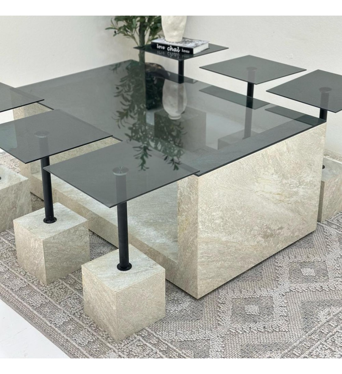 طقم طاولات يو 7 قطع سطح زجاج اسود قاعده بديل حجر