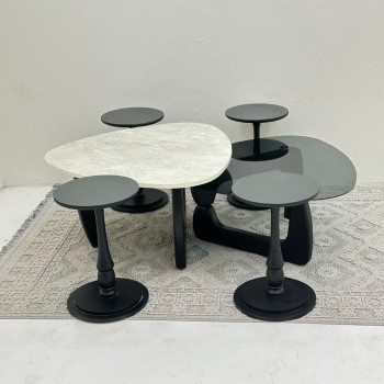 طقم طاولات 6قطع سطح الطاولة الاولى بديل حجر ملمس خشن والثانيه سطح زجاج قاعداتهما خشب لون اسود