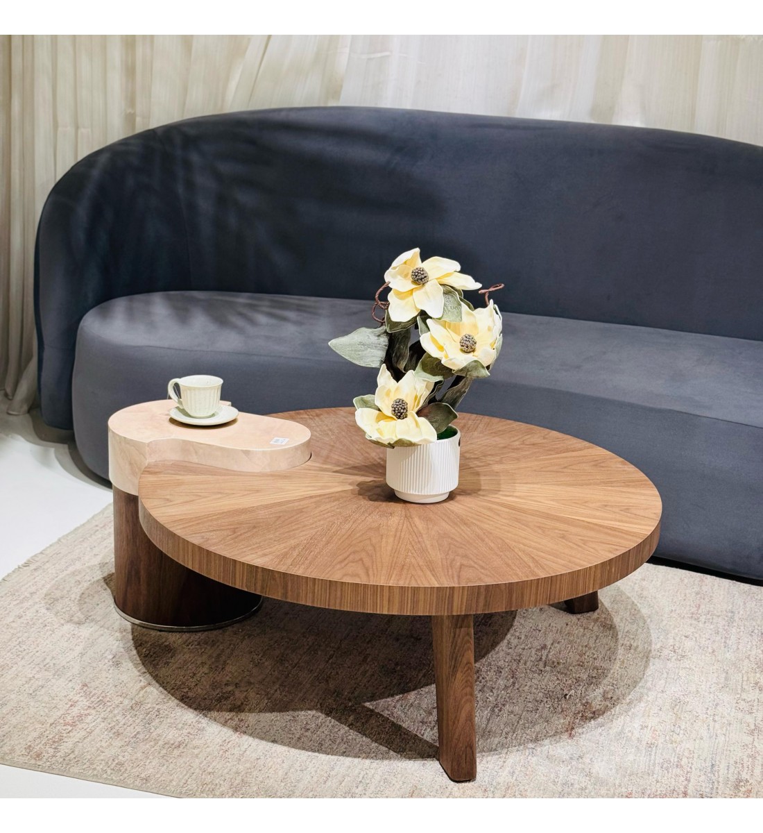 طاولة قهوه بنمط عصري خشب 106×93×38سم طاولة قهوه بنمط عصري خشب 106×93×38سم