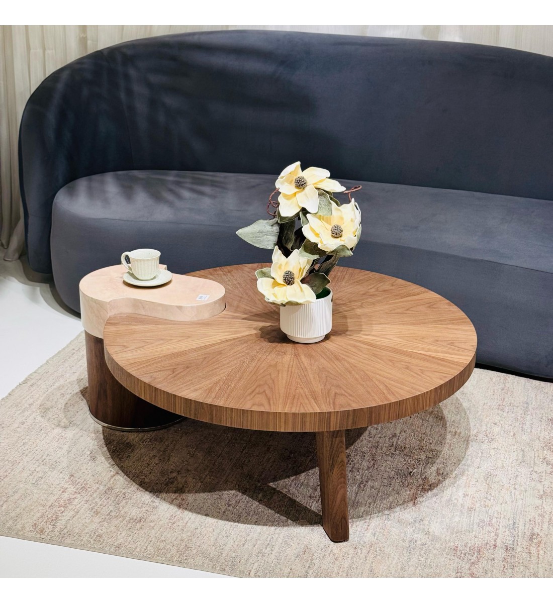 طاولة قهوه بنمط عصري خشب 106×93×38سم طاولة قهوه بنمط عصري خشب 106×93×38سم