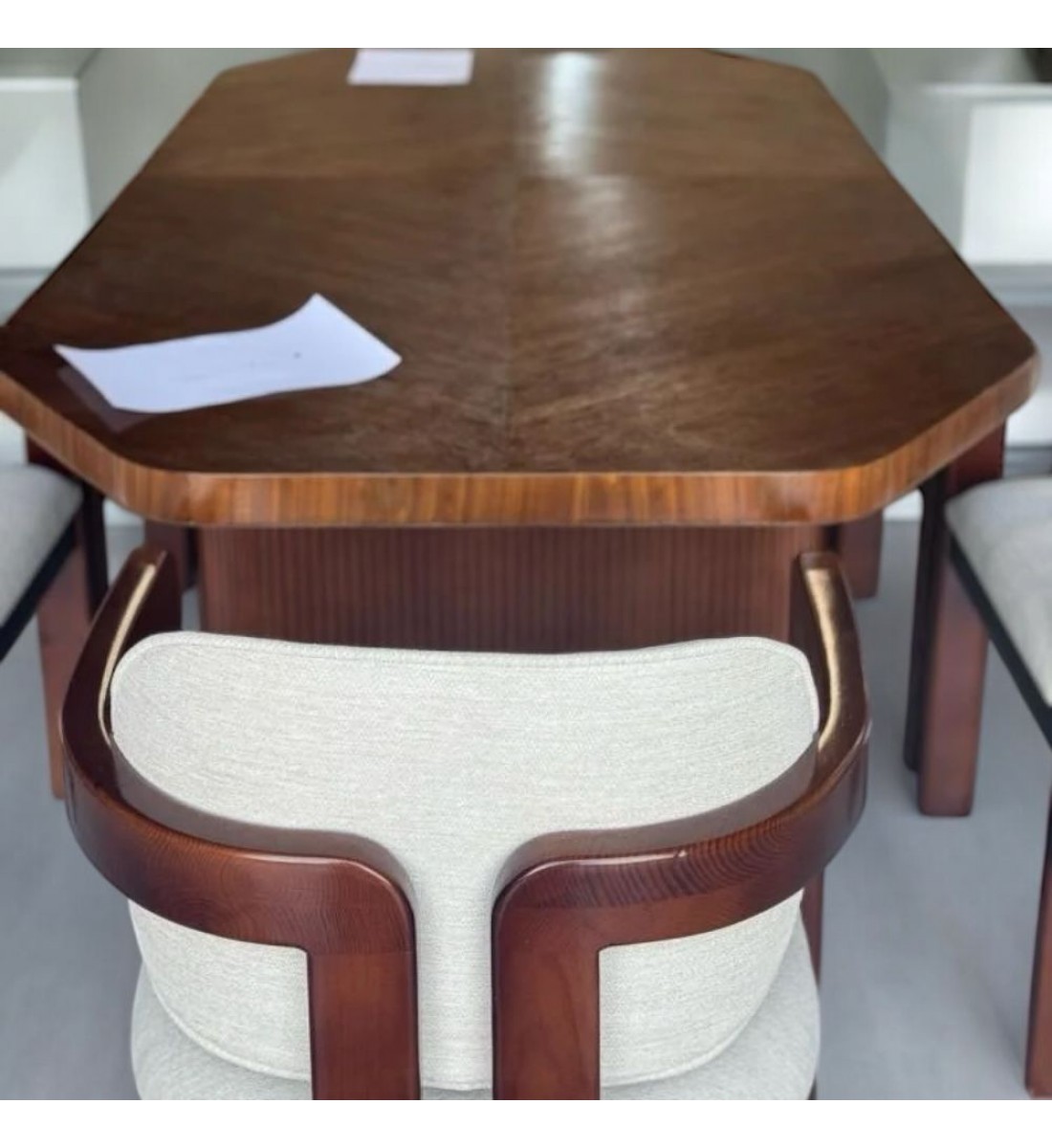 طقم طاولة طعام 8 كراسي سطح قشرة الجوز قاعده خشب طقم طاولة طعام 8 كراسي سطح قشرة الجوز قاعده خشب