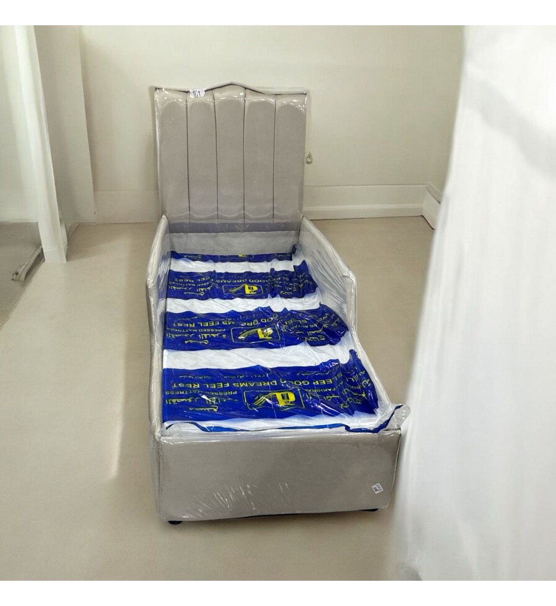 Boys' single bed, beige velvet, 180 x 55 x 81 cm