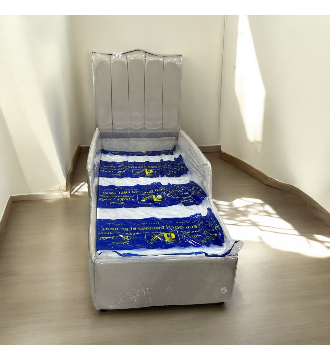 Boys' single bed, beige velvet, 180 x 55 x 81 cm