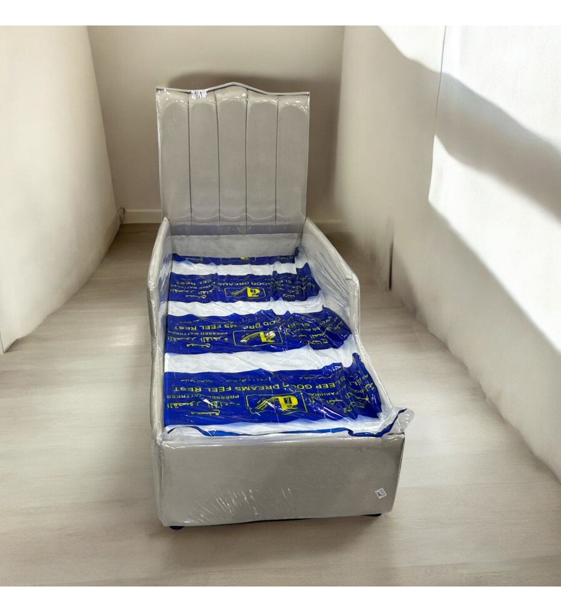 Boys' single bed, beige velvet, 180 x 55 x 81 cm
