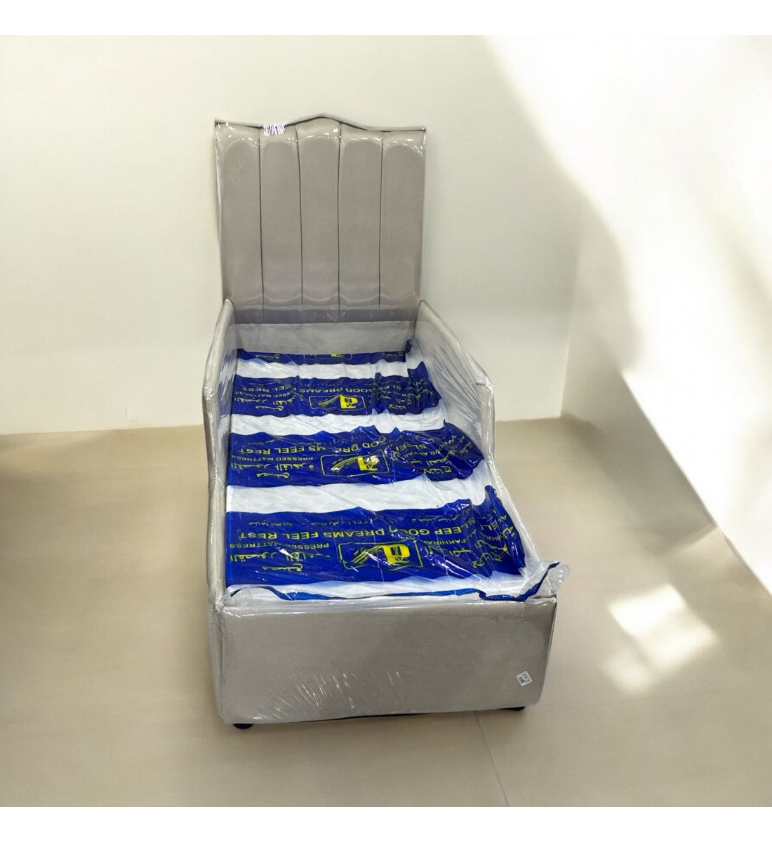 Boys' single bed, beige velvet, 180 x 55 x 81 cm