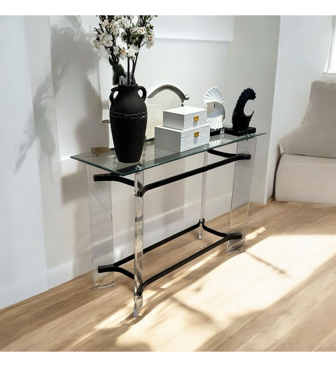Acrylic entrance with glass top. 120 x 40 x 80 cm