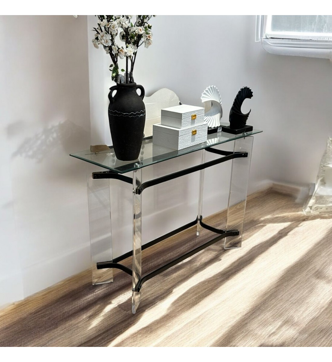 Acrylic entrance with glass top. 120 x 40 x 80 cm
