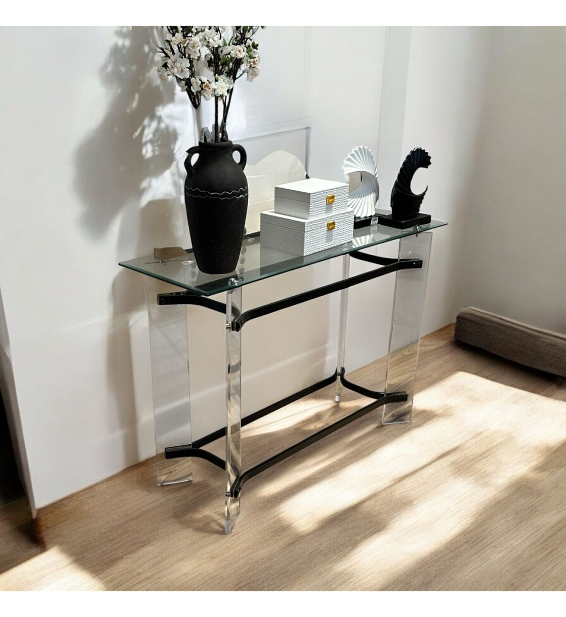 Acrylic entrance with glass top. 120 x 40 x 80 cm