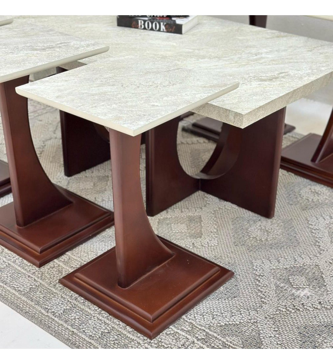 طقم طاولات 5قطع سطح بديل حجر ملمس خشن قاعده خشب لون بني طقم طاولات 5قطع سطح بديل حجر ملمس خشن قاعده خشب لون بني