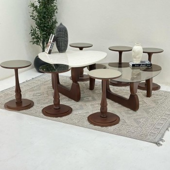 طقم طاولات 8قطع سطح الطاولة الاولى: بديل الرخام ترافنتينو ملمس ناعم ،والثانيه سطح زجاج قاعداتهما خشب لون بني