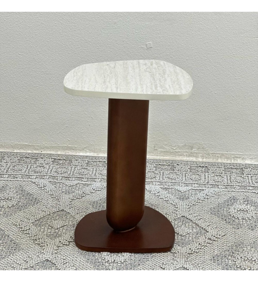 طاولة خدمة سطح بديل الرخام ترافنتينو ملمس ناعم قاعدة خشب لون بني طاولة خدمة سطح بديل الرخام ترافنتينو ملمس ناعم قاعدة خشب لون بني