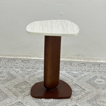 طاولة خدمة سطح بديل الرخام ترافنتينو ملمس ناعم قاعدة خشب لون بني