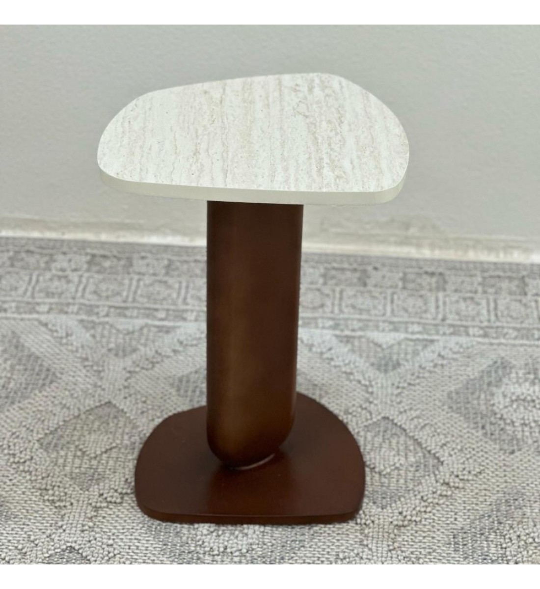 طاولة خدمة سطح بديل الرخام ترافنتينو ملمس ناعم قاعدة خشب لون بني طاولة خدمة سطح بديل الرخام ترافنتينو ملمس ناعم قاعدة خشب لون بني