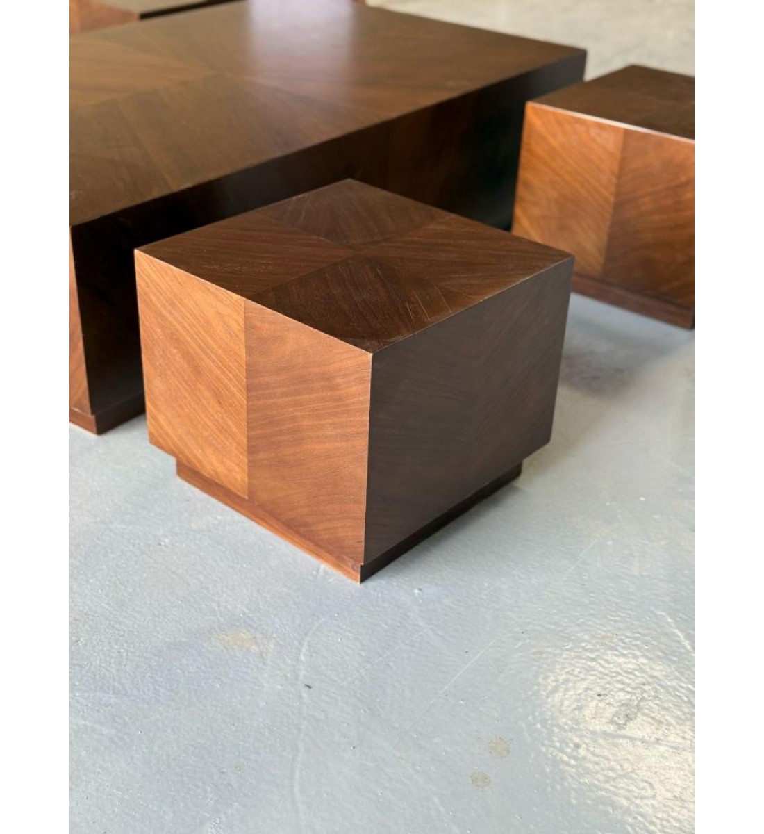 طقم طاولات تقديم 5قطع قشرة الجوز طقم طاولات تقديم 5قطع قشرة الجوز