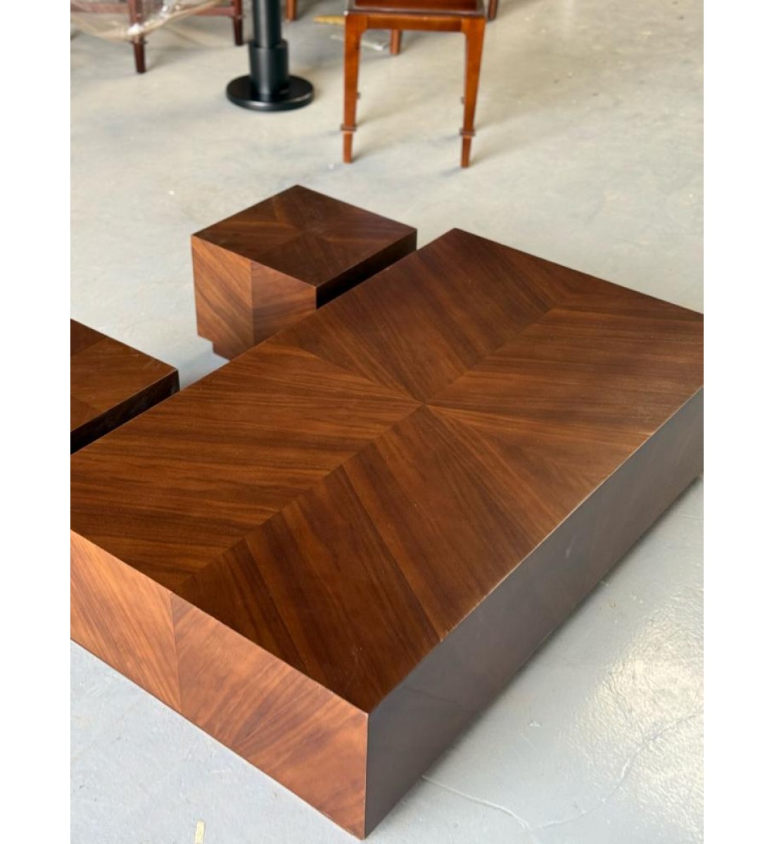 طقم طاولات تقديم 5قطع قشرة الجوز طقم طاولات تقديم 5قطع قشرة الجوز