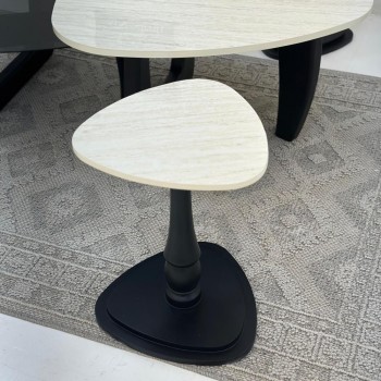 طقم طاولات 6قطع سطح الطاولة الاولى: بديل الرخام ترافنتينو ملمس ناعم ،والثانيه سطح زجاج قاعداتهما خشب لون اسود