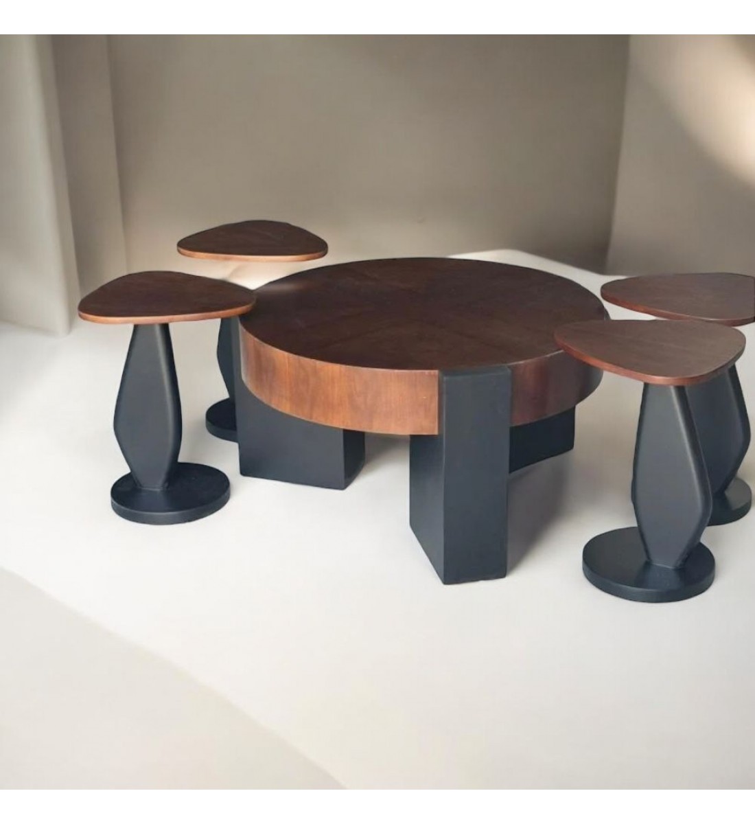 طقم طاولات 5قطع سطح قشرة الجوز قاعده خشب طقم طاولات 5قطع سطح قشرة الجوز قاعده خشب