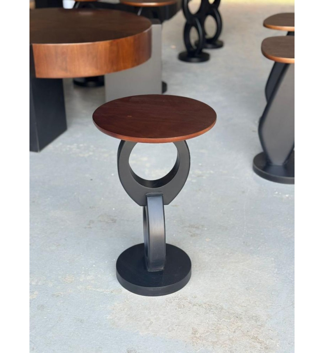 طقم طاولات 5قطع سطح قشرة الجوز قاعده خشب