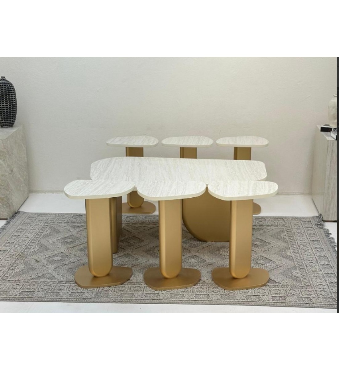طقم طاولات 7قطع سطح بديل الرخام ترافنتينو ملمس ناعم قاعدة خشب لون ذهبي