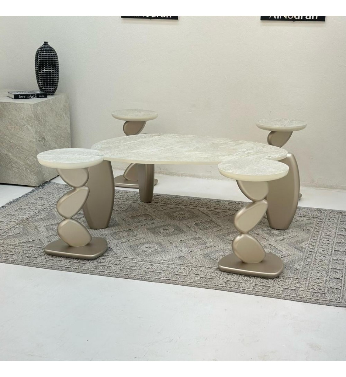 طقم طاولات 5قطع سطح بديل حجر ملمس خشن قاعدة خشب لون مكس