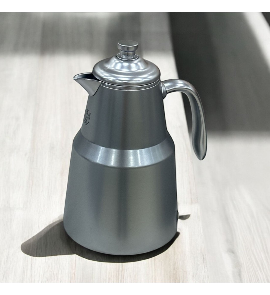 ترمس شهد أنيق ومميز استيل ــ كروم مطفي ــ 1لتر ترمس شهد أنيق ومميز استيل ــ كروم مطفي ــ 1لتر