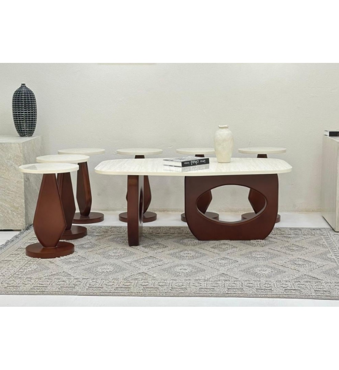 طقم طاولات 7قطع سطح بديل الرخام ترافنتينو ملمس ناعم قاعدة خشب لون بني طقم طاولات 7قطع سطح بديل الرخام ترافنتينو ملمس ناعم قاعدة خشب لون بني