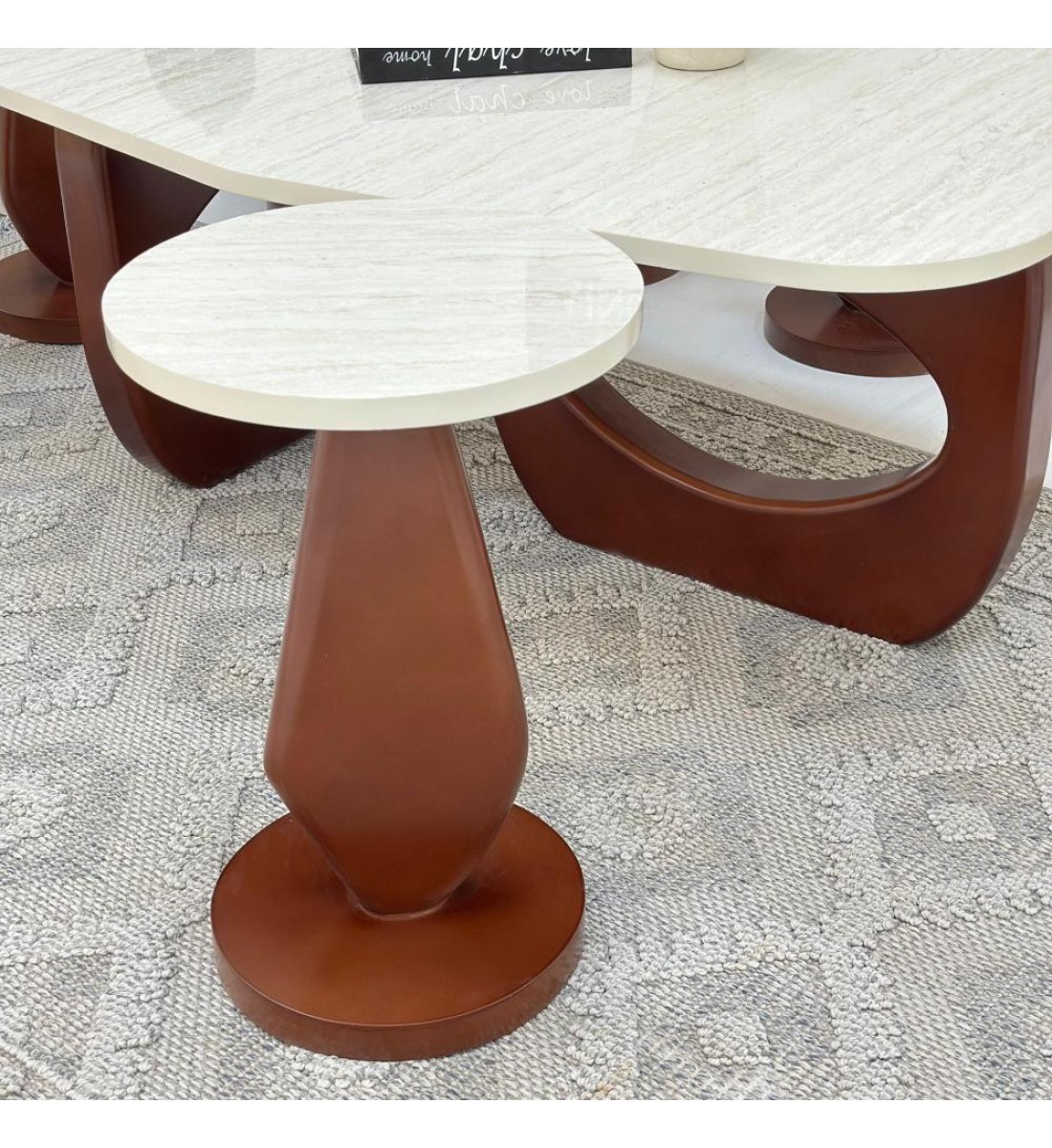 طقم طاولات 7قطع سطح بديل الرخام ترافنتينو ملمس ناعم قاعدة خشب لون بني طقم طاولات 7قطع سطح بديل الرخام ترافنتينو ملمس ناعم قاعدة خشب لون بني