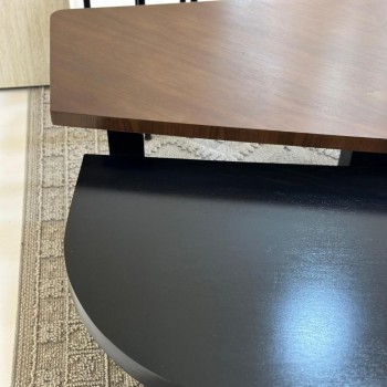 طقم طاولات تقديم 6قطع سطح الطاولة الاولى قشرة الجوز والثانية سطح خشب سنديان اسود قاعدتهما خشب 