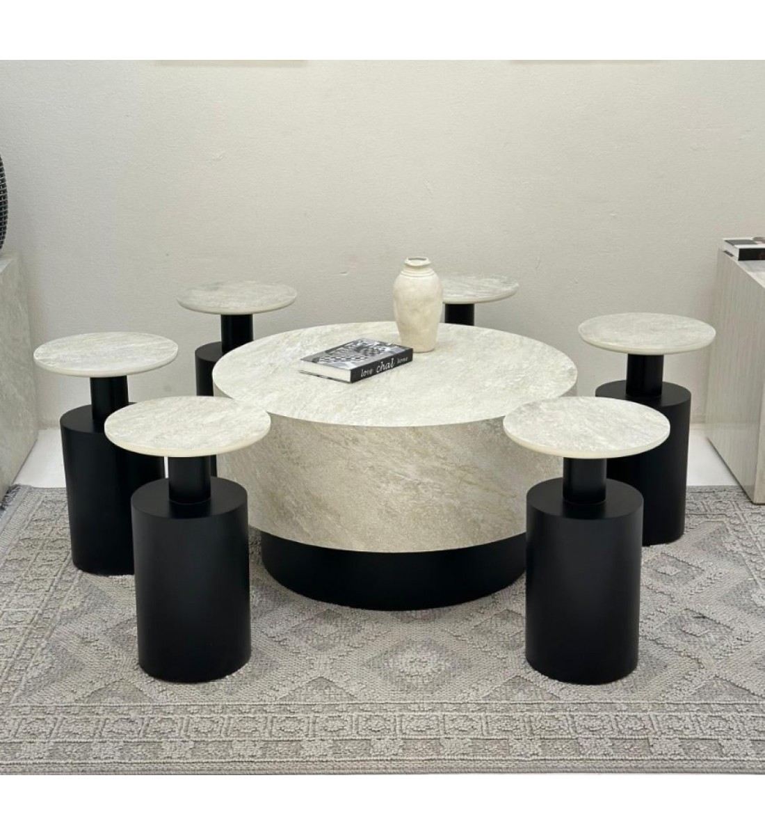 طقم طاولات اسطواني 7قطع سطح بديل الحجر قاعدة خشب لون اسود طقم طاولات اسطواني 7قطع سطح بديل الحجر قاعدة خشب لون اسود