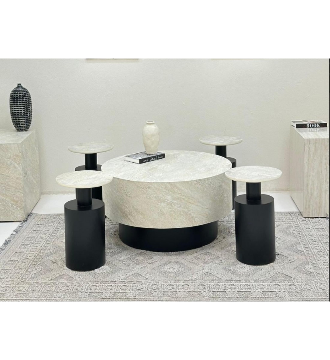 طقم طاولات اسطواني 5قطع سطح بديل الحجر قاعدة خشب لون اسود
