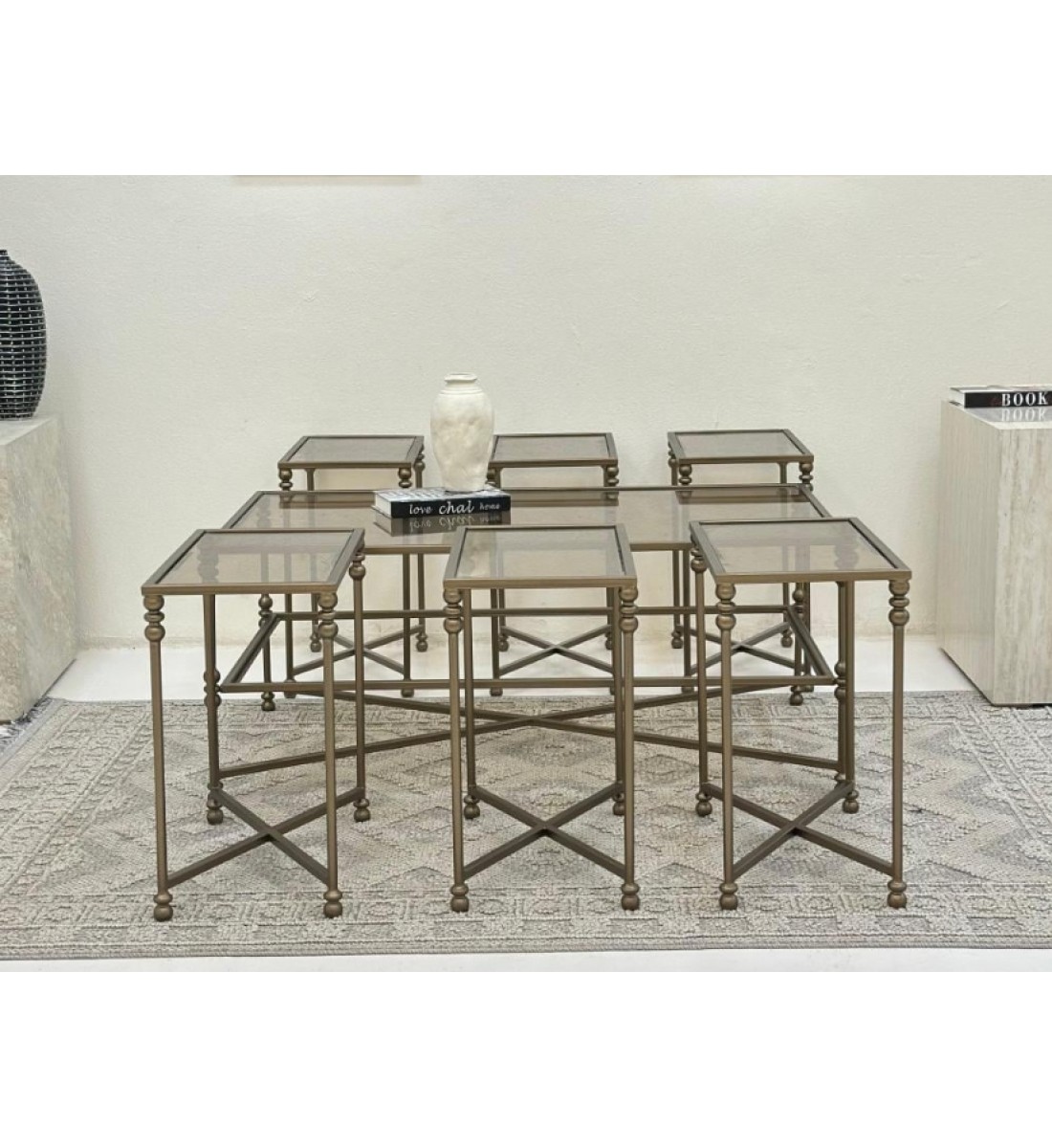 طقم طاولات 7قطع سطح زجاج شفاف قاعده حديد لون زيتي معدني طقم طاولات 7قطع سطح زجاج شفاف قاعده حديد لون زيتي معدني