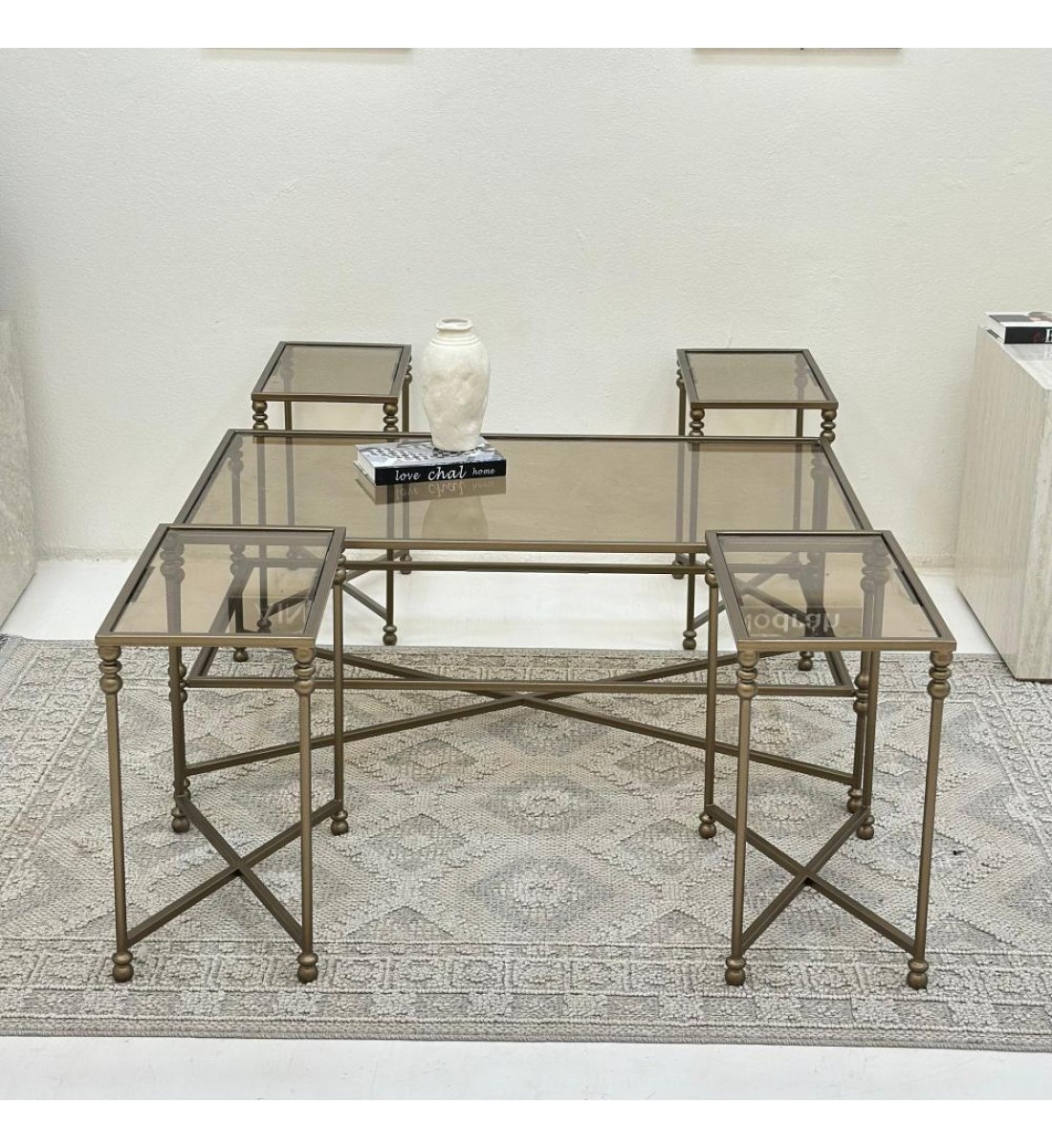 طقم طاولات 5قطع سطح زجاج شفاف قاعده حديد لون زيتي معدني طقم طاولات 5قطع سطح زجاج شفاف قاعده حديد لون زيتي معدني