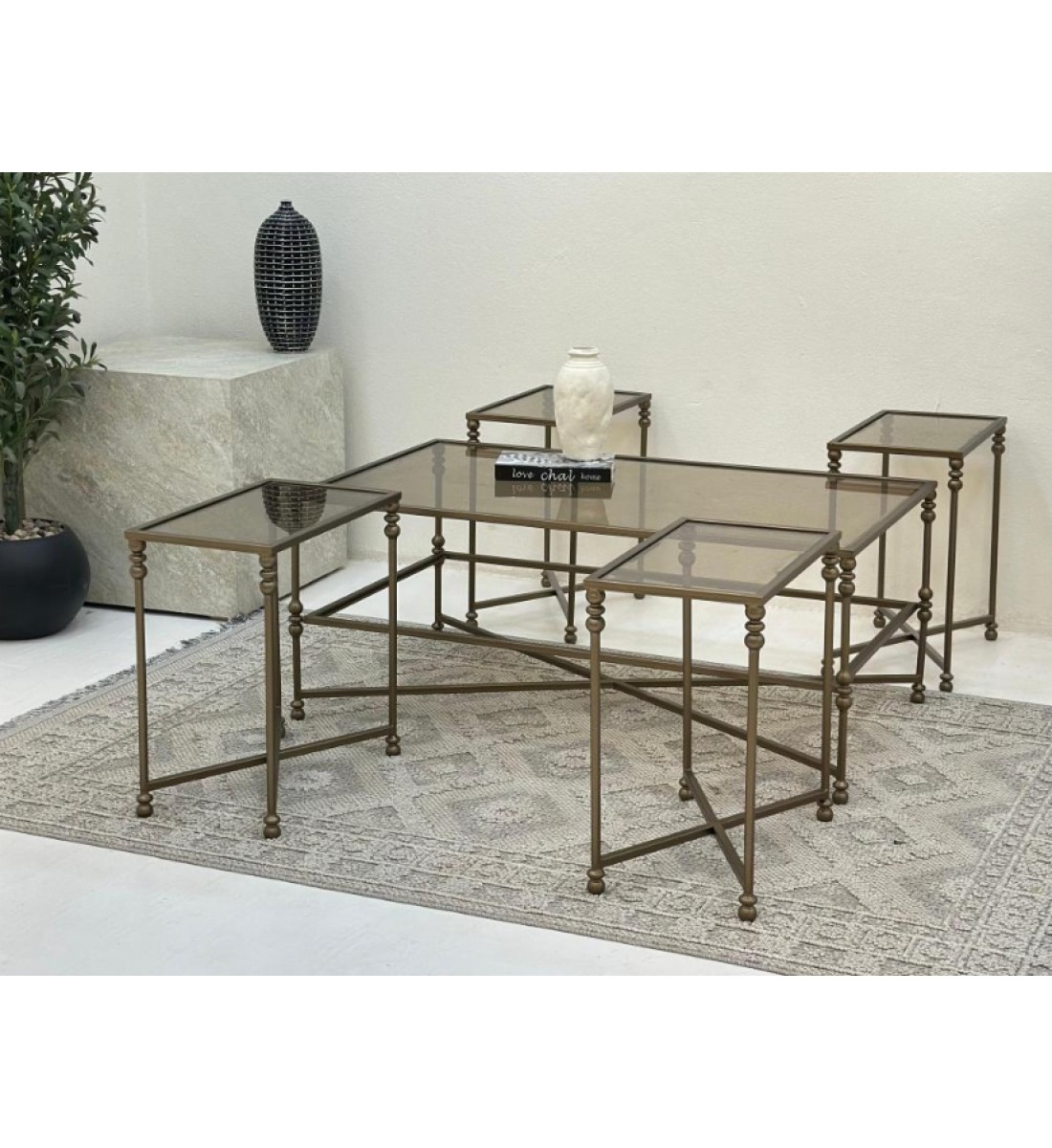 طقم طاولات 5قطع سطح زجاج شفاف قاعده حديد لون زيتي معدني طقم طاولات 5قطع سطح زجاج شفاف قاعده حديد لون زيتي معدني