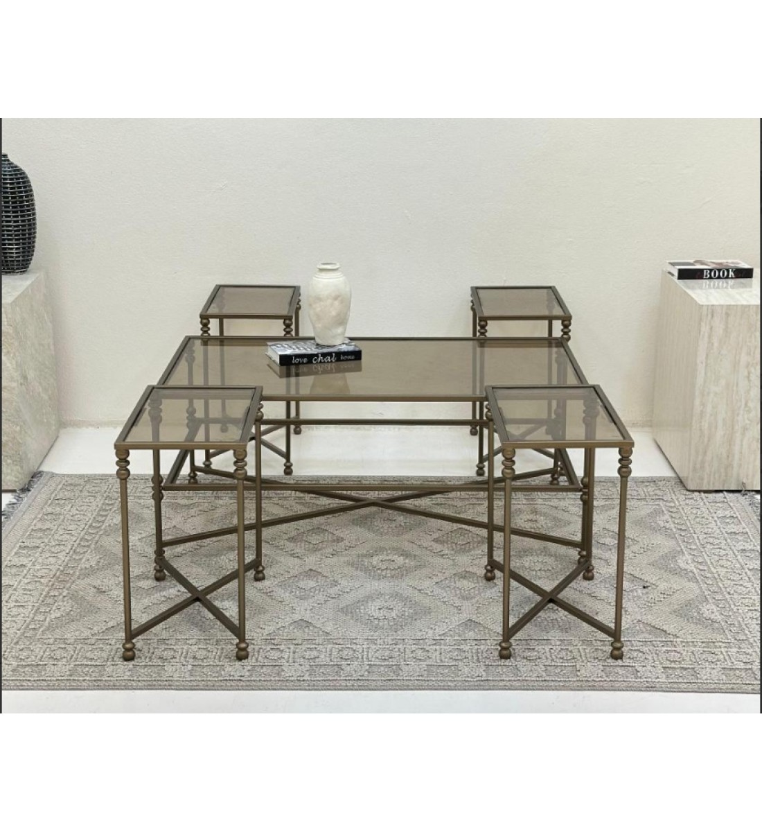 طقم طاولات 5قطع سطح زجاج شفاف قاعده حديد لون زيتي معدني طقم طاولات 5قطع سطح زجاج شفاف قاعده حديد لون زيتي معدني