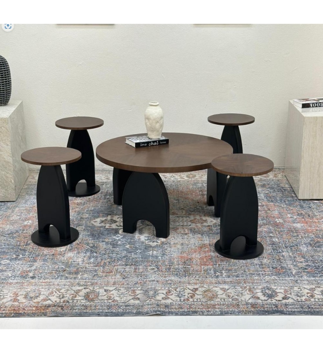 طقم طاولات 5قطع سطح قشرة الجوز قاعده خشب لون اسود طقم طاولات 5قطع سطح قشرة الجوز قاعده خشب لون اسود