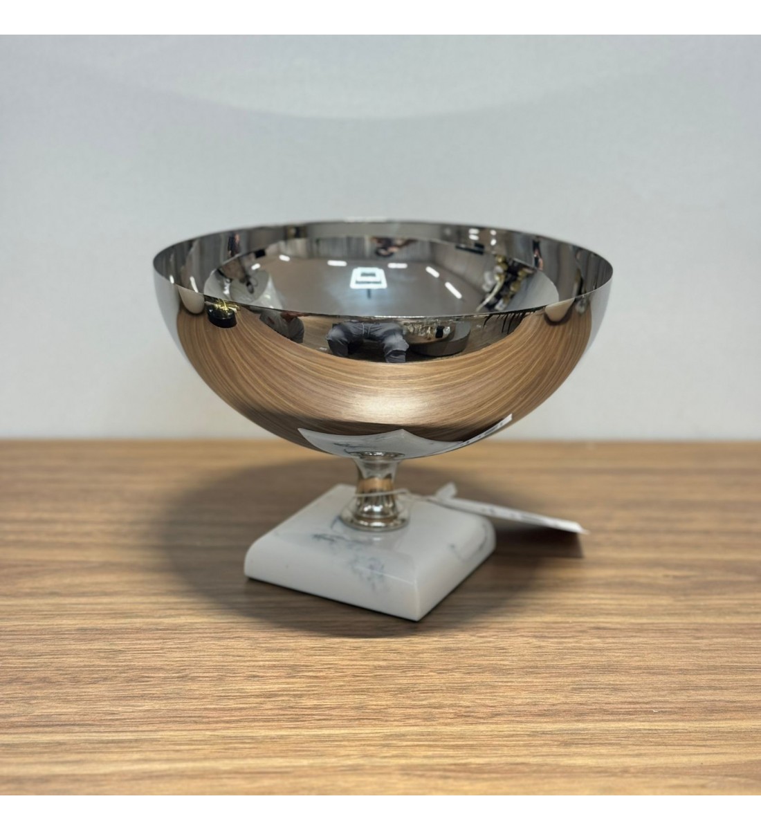 صحن تقديم من الاستانلس استيل وقاعده مقاس20×20×16سم صحن تقديم من الاستانلس استيل وقاعده مقاس20×20×16سم