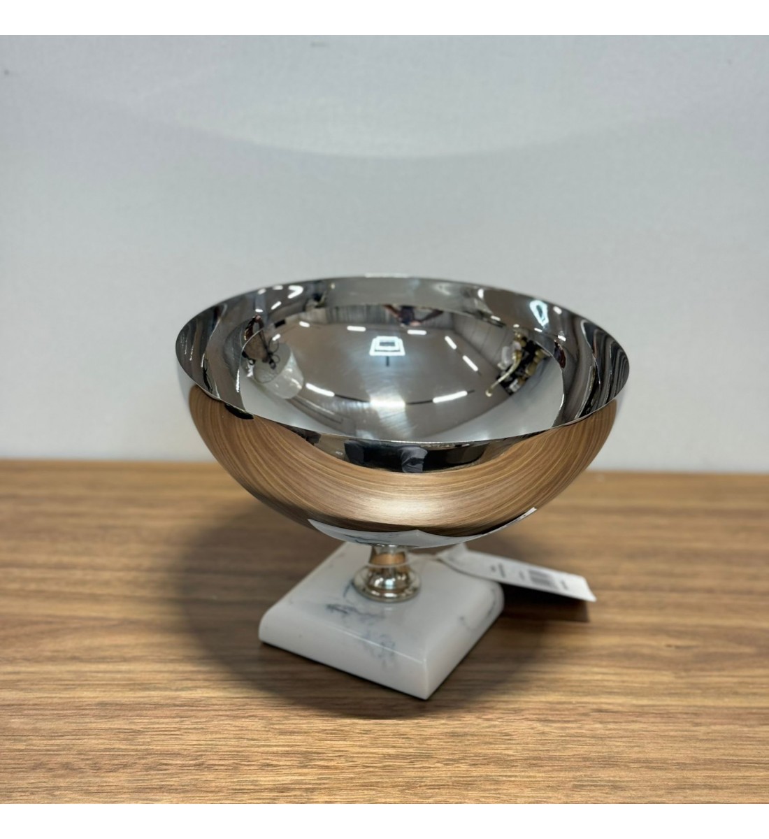 صحن تقديم من الاستانلس استيل وقاعده مقاس20×20×16سم صحن تقديم من الاستانلس استيل وقاعده مقاس20×20×16سم