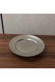 A serving plate made of stainless steel with an acrylic base, measuring 22×22×5 cm.