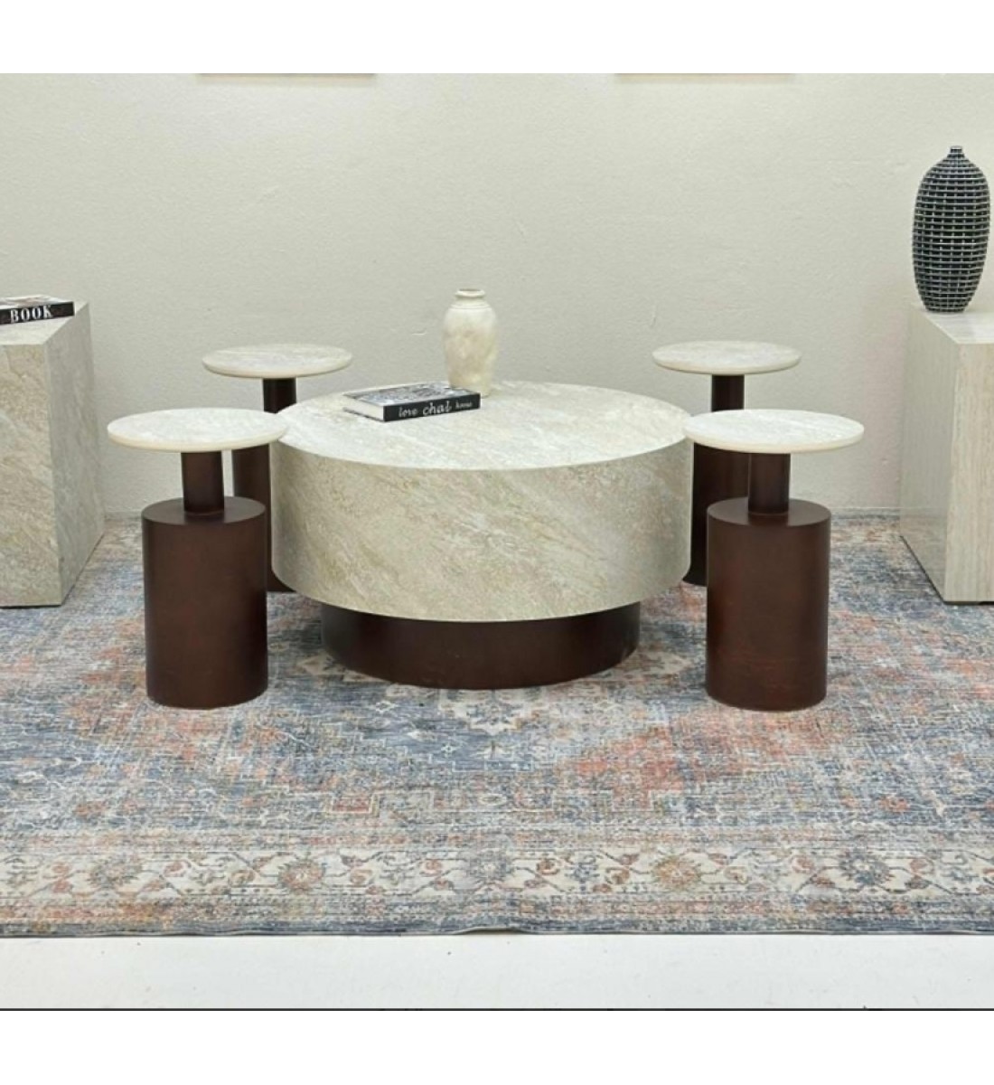 طقم طاولات اسطواني 5قطع سطح بديل الحجر قاعدة خشب لون بني طقم طاولات اسطواني 5قطع سطح بديل الحجر قاعدة خشب لون بني