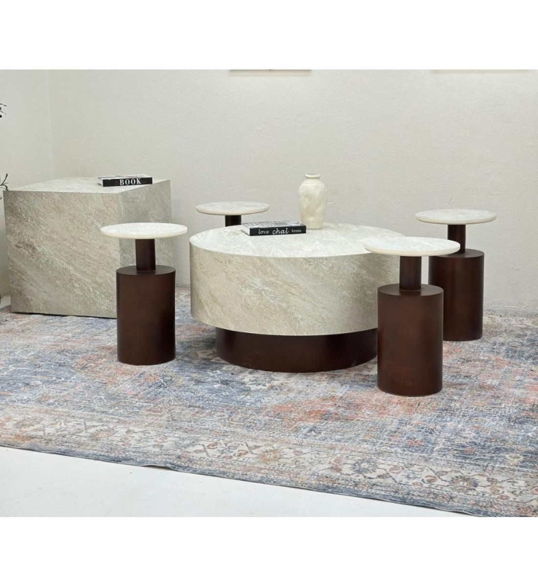 طقم طاولات اسطواني 5قطع سطح بديل الحجر قاعدة خشب لون بني طقم طاولات اسطواني 5قطع سطح بديل الحجر قاعدة خشب لون بني