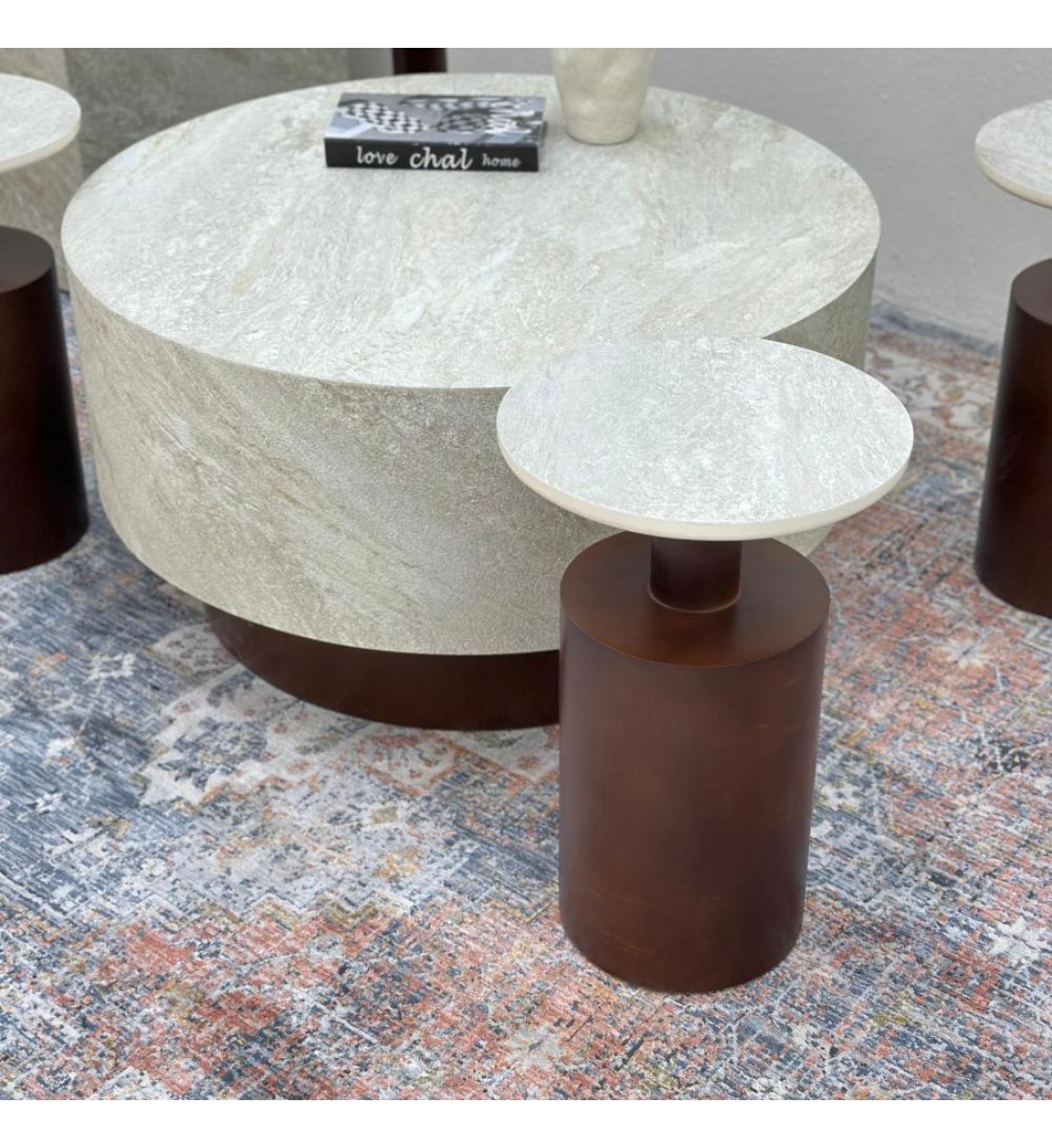 طقم طاولات اسطواني 5قطع سطح بديل الحجر قاعدة خشب لون بني طقم طاولات اسطواني 5قطع سطح بديل الحجر قاعدة خشب لون بني