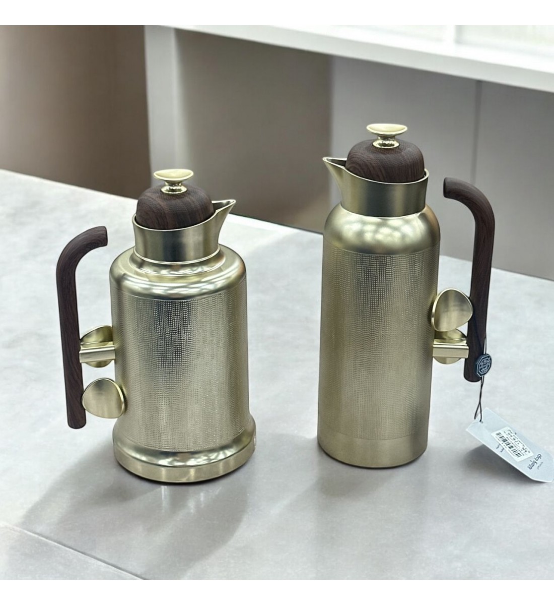 طقم ترمس شاي جلنار نيكل كروم ممسك خشبي 2قطع طقم ترمس شاي جلنار نيكل كروم ممسك خشبي 2قطع